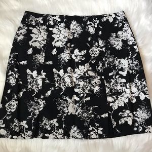 Love Sadie Black & White Floral Mini Skirt